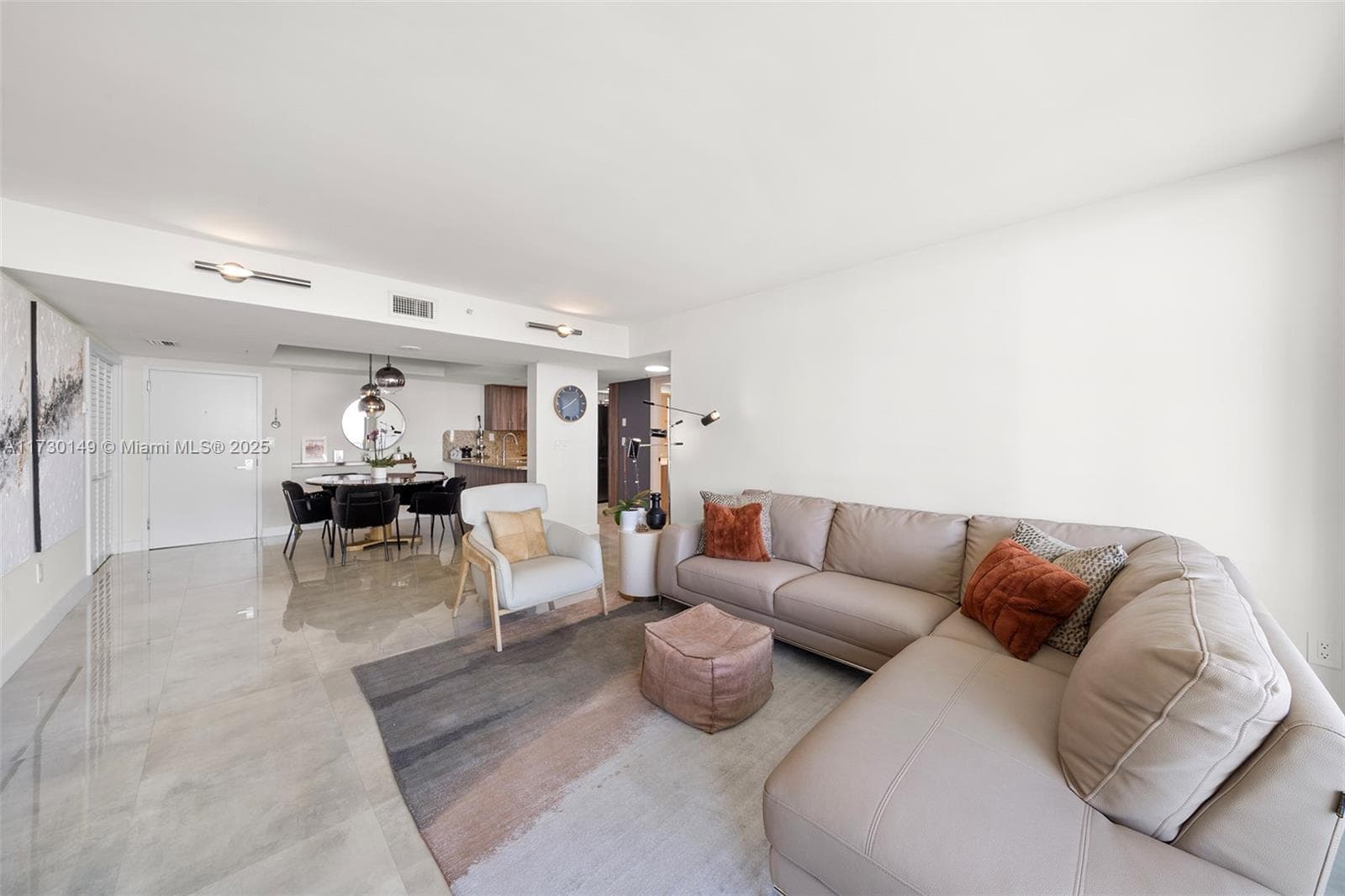 650 West Ave 1004 photo 4