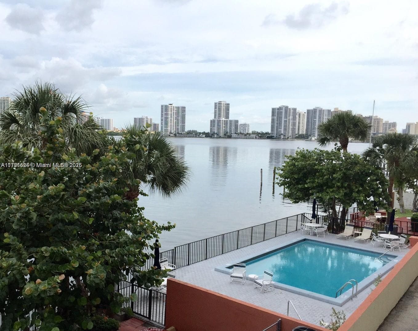 17878 N Bay Rd 201 photo 3
