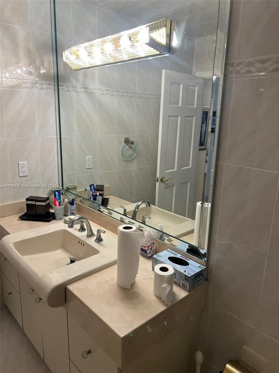 9801 Collins Ave 17J photo 20