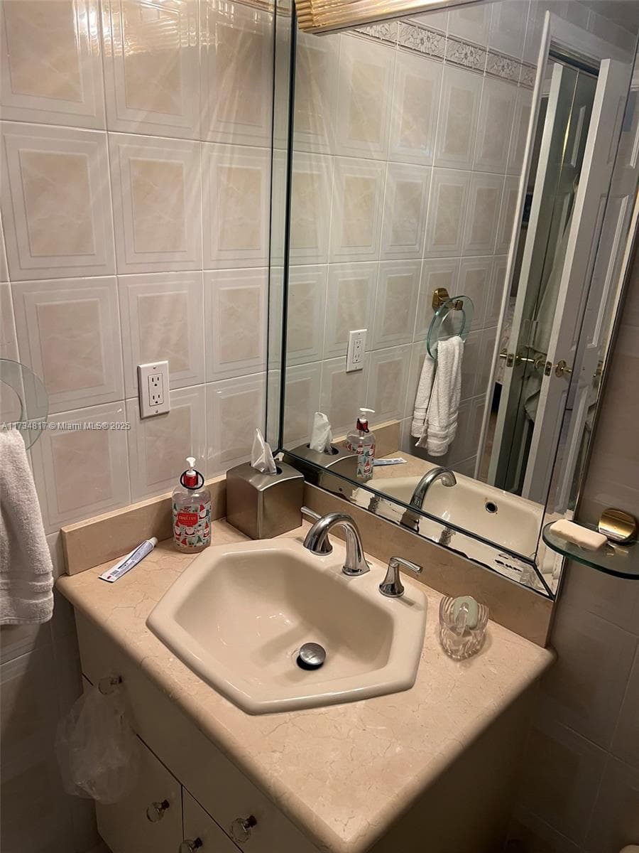 9801 Collins Ave 17J photo 9