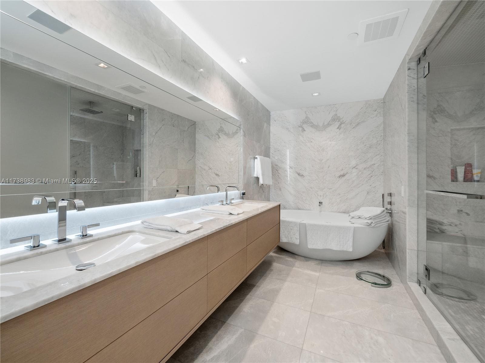 18501 Collins Ave 2704 photo 13