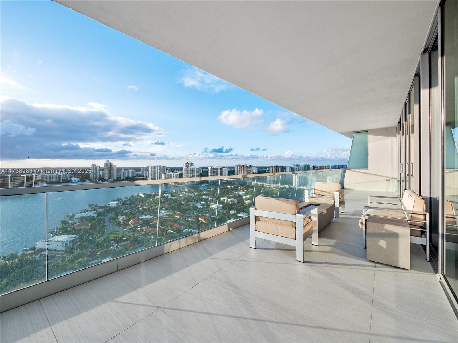 18501 Collins Ave 2704 photo 11