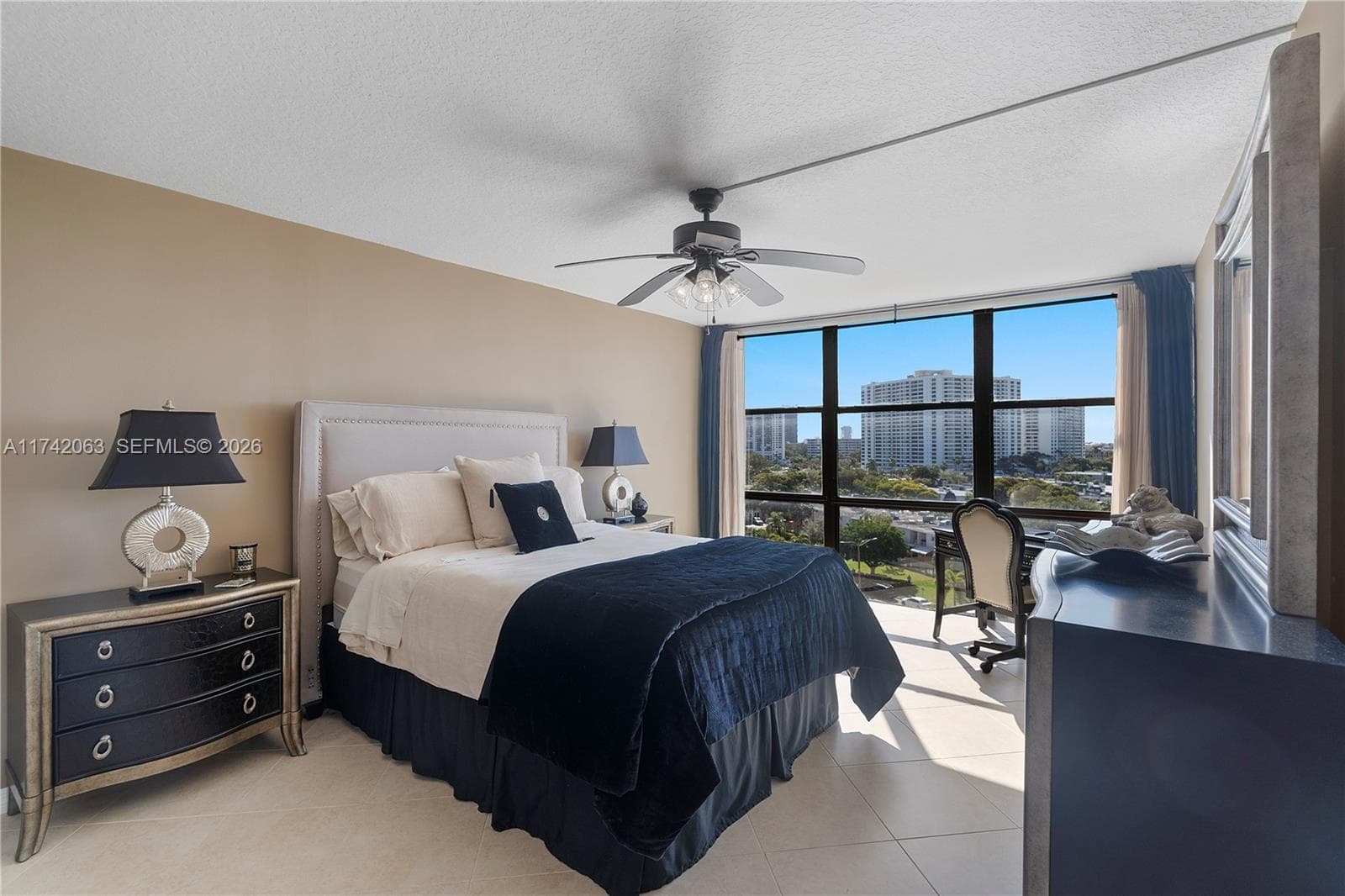800 Parkview Dr 909 photo 24