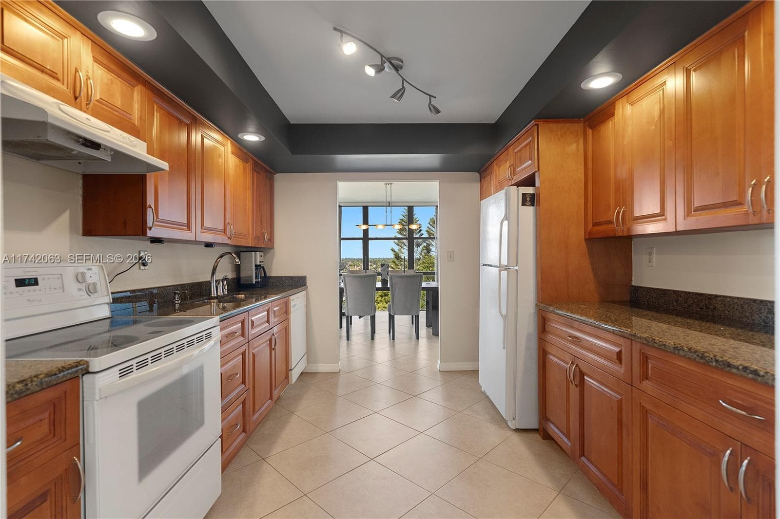 800 Parkview Dr 909 photo 15