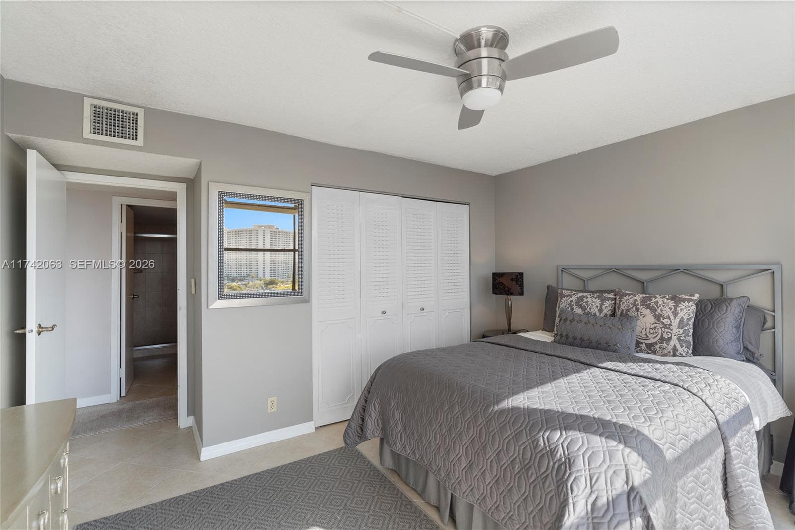 800 Parkview Dr 909 photo 21