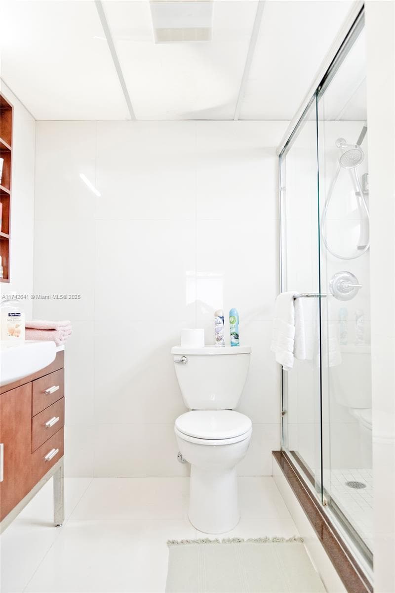 427 Golden Isles Dr 15J photo 17