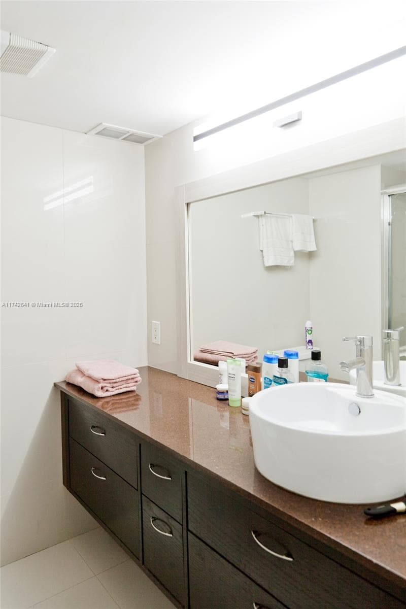 427 Golden Isles Dr 15J photo 20