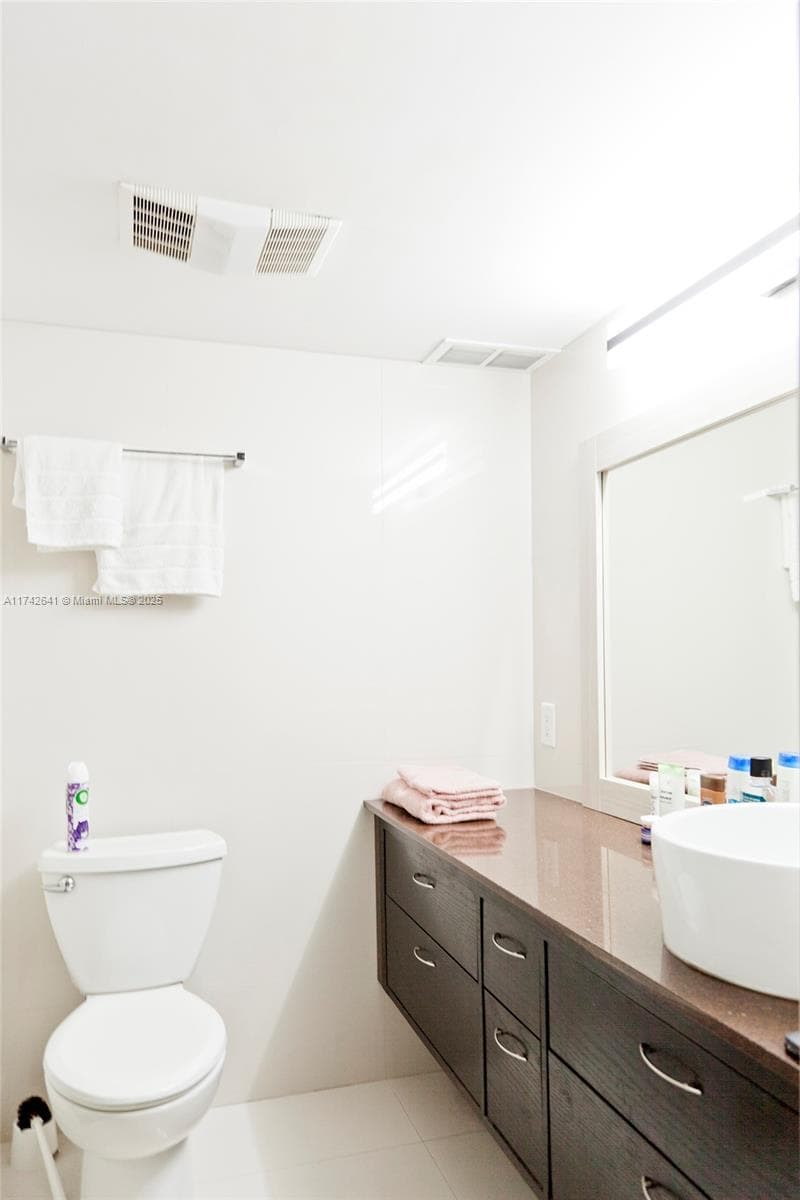 427 Golden Isles Dr 15J photo 19