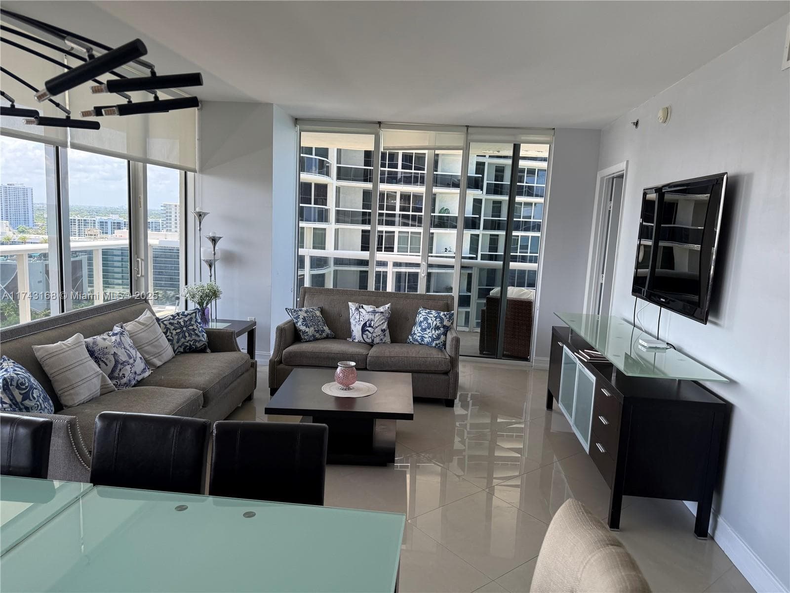 1830 S Ocean Dr 1708 photo 4