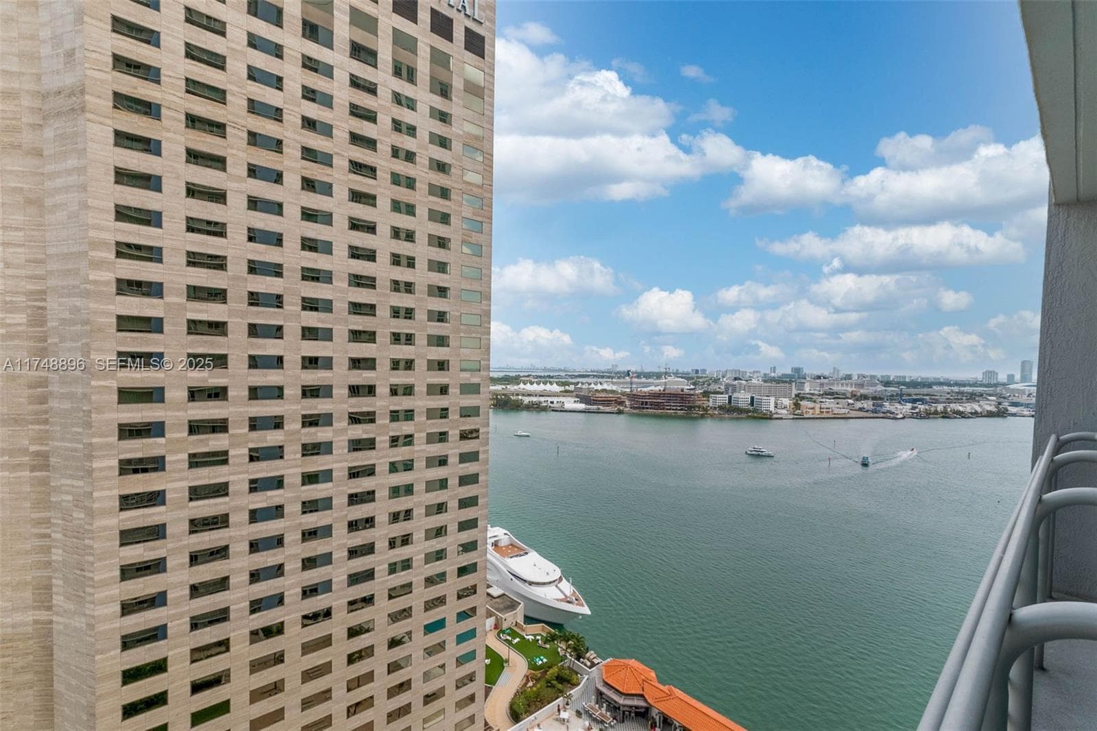 335 S Biscayne Blvd 2402 photo 18