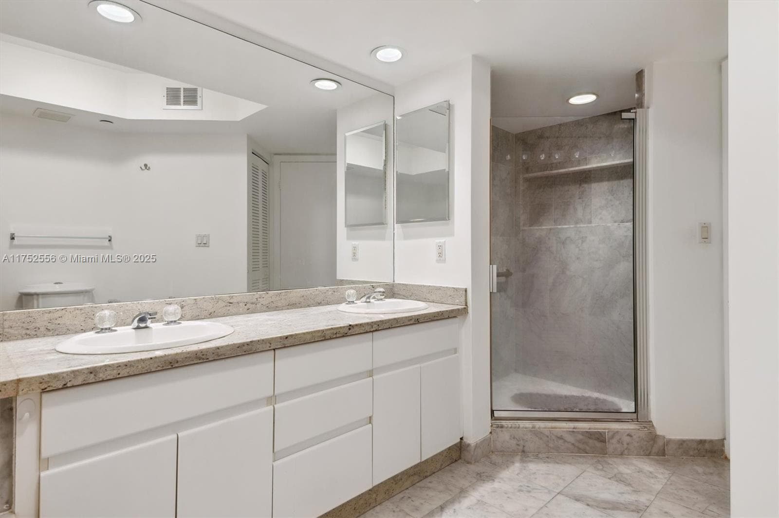 16485 Collins Ave 2035 photo 10