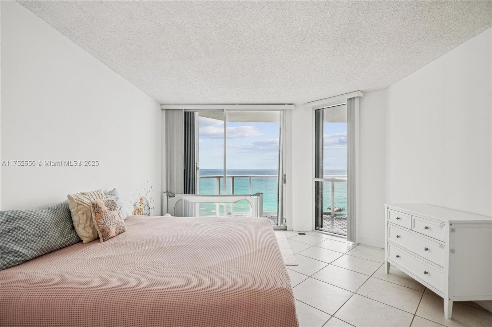 16485 Collins Ave 2035 photo 8