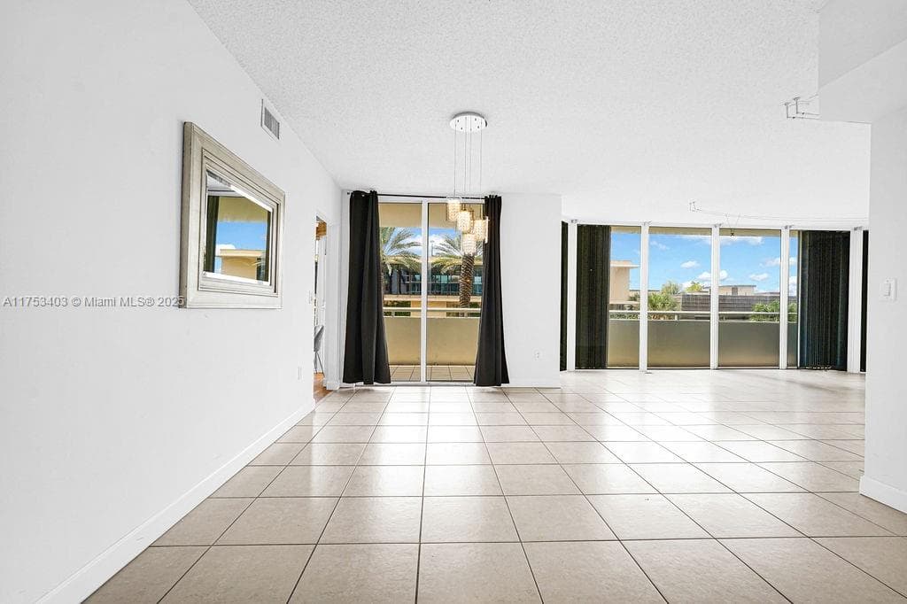 8925 Collins Ave 2E photo 9