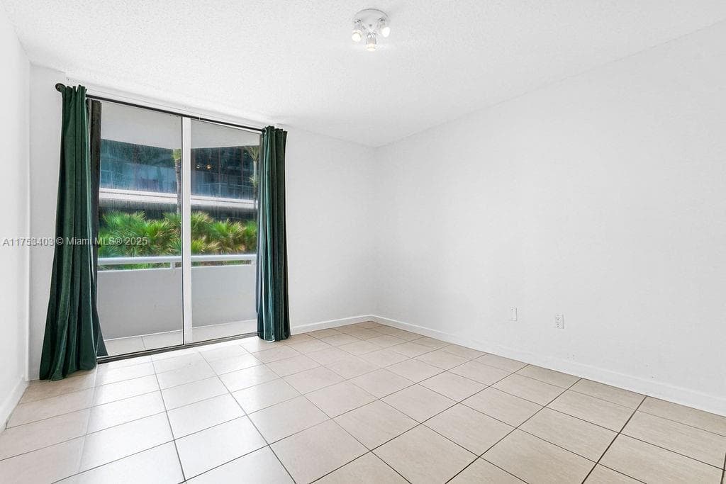 8925 Collins Ave 2E photo 18