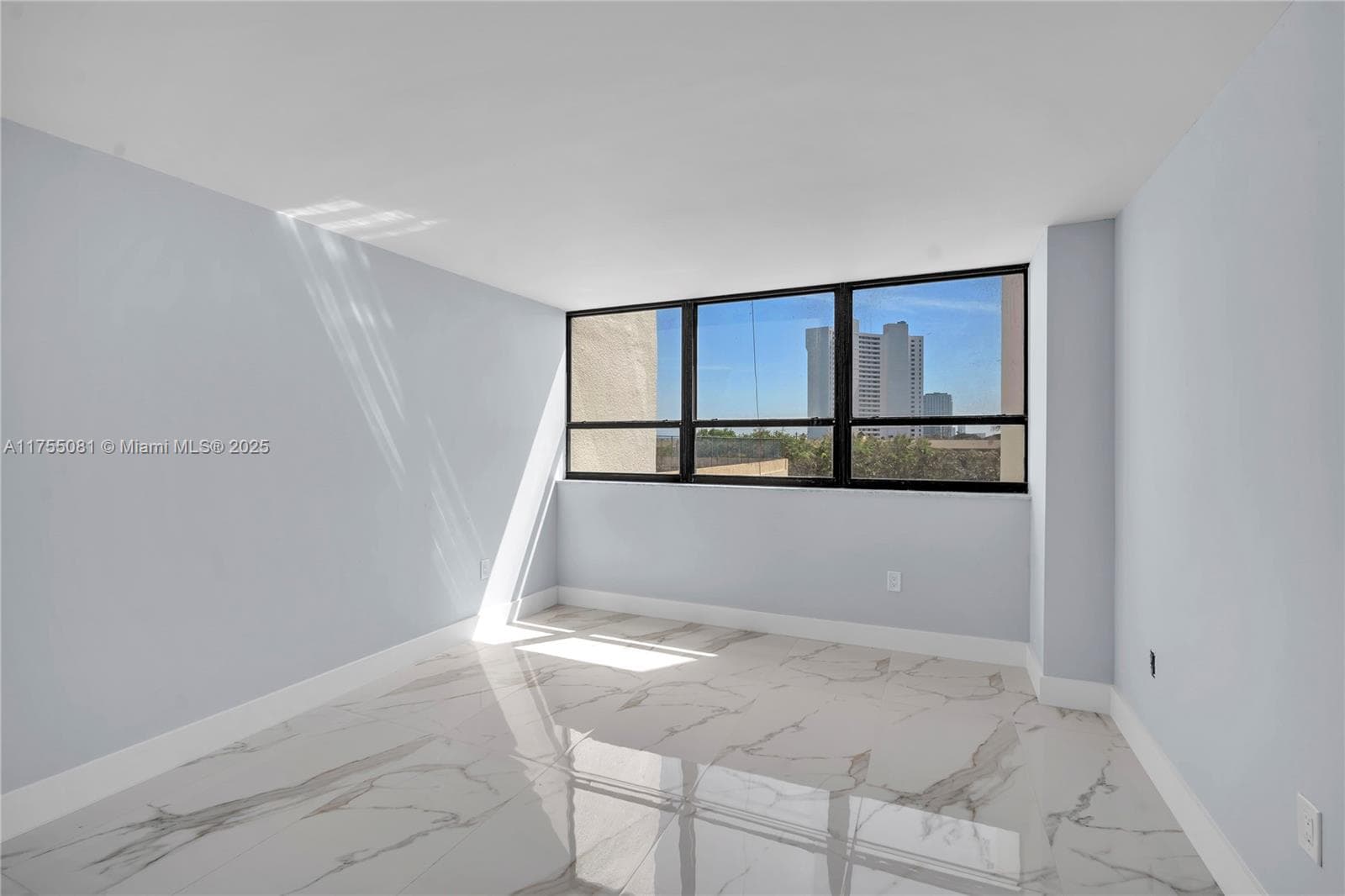 5600 N Flagler Dr 304 photo 19