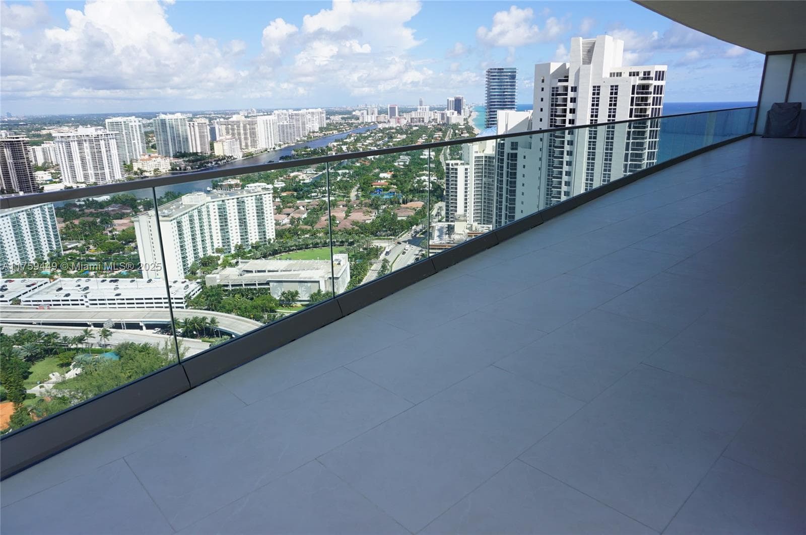 18975 SE Collins Ave 3405 photo 9