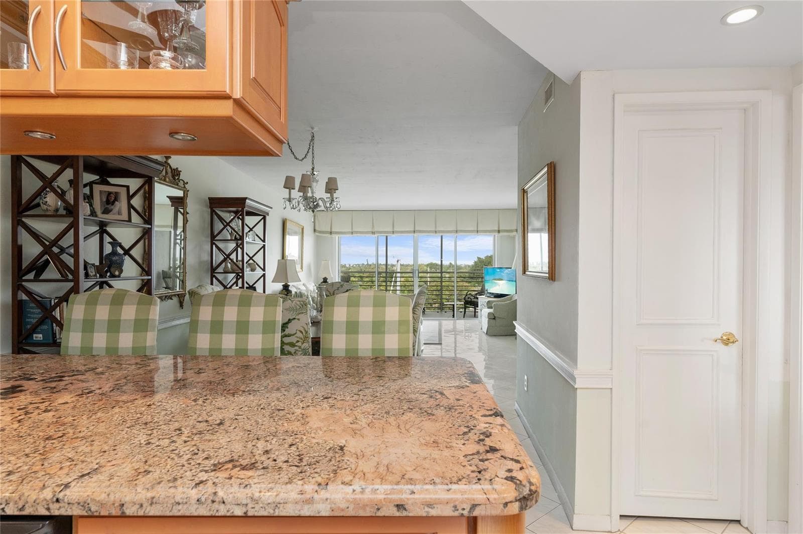 2731 NE 14th Street Causeway 637 photo 4