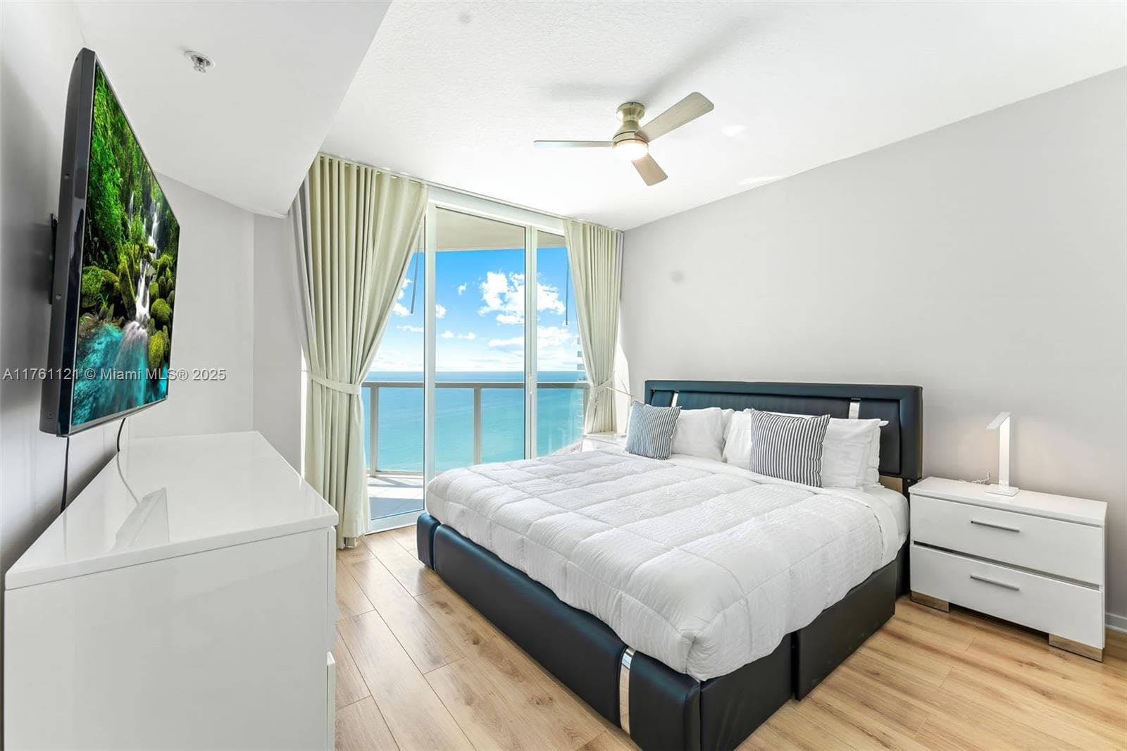 16699 Collins Ave 2810 photo 12
