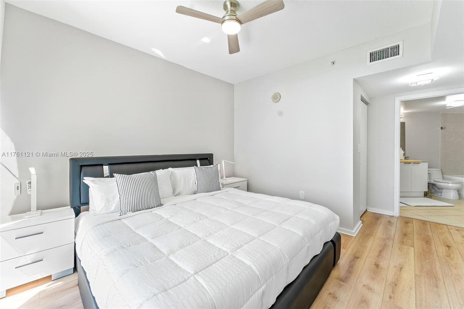 16699 Collins Ave 2810 photo 11