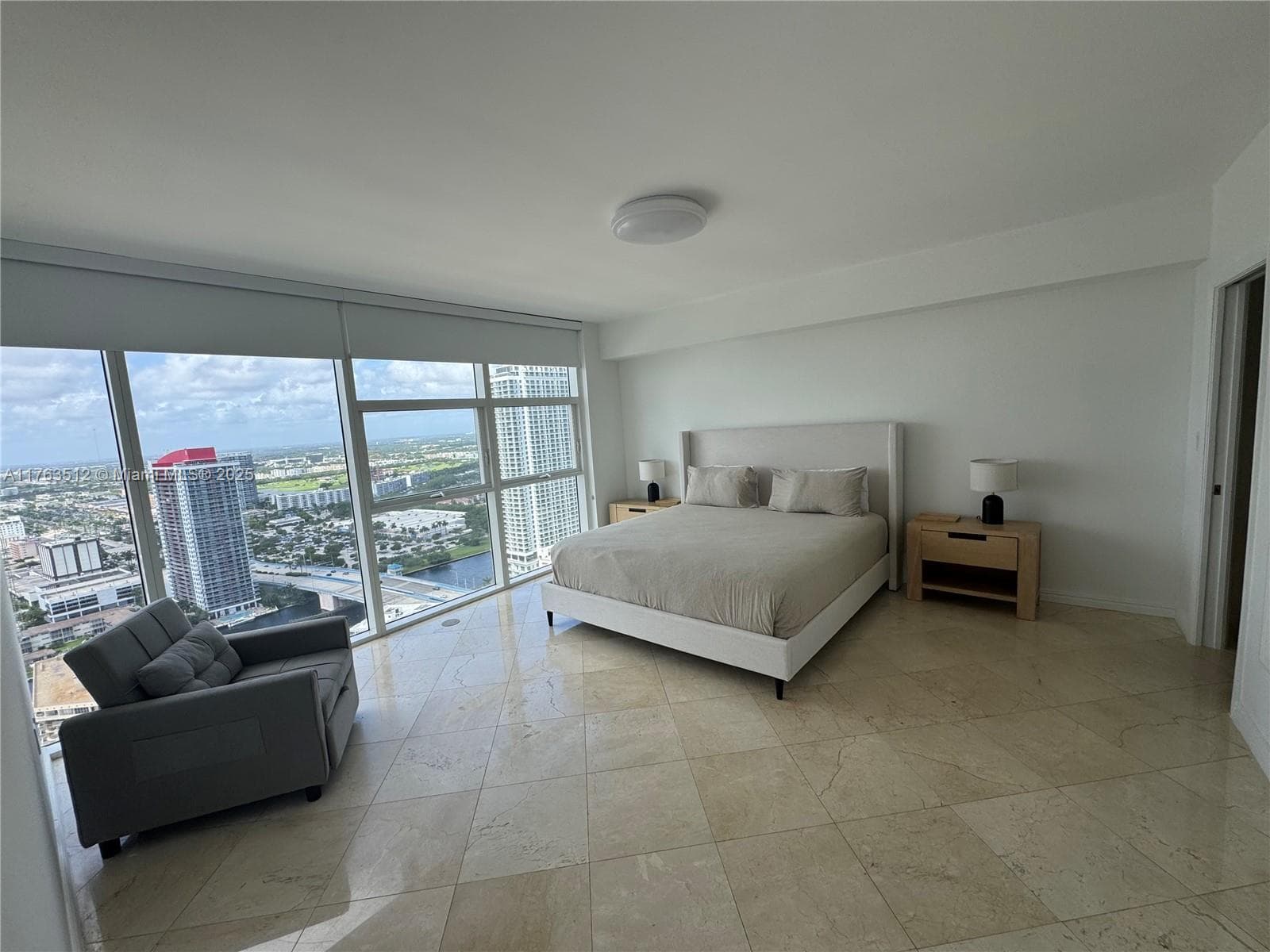 1830 S Ocean Dr 3707 photo 22