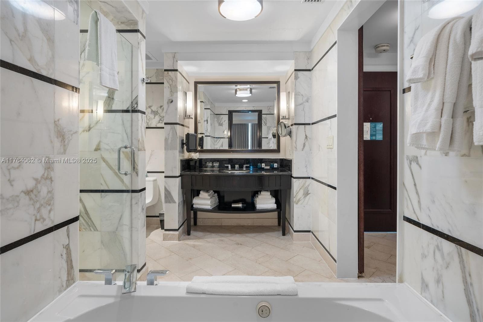 4391 Collins ave 616 photo 6