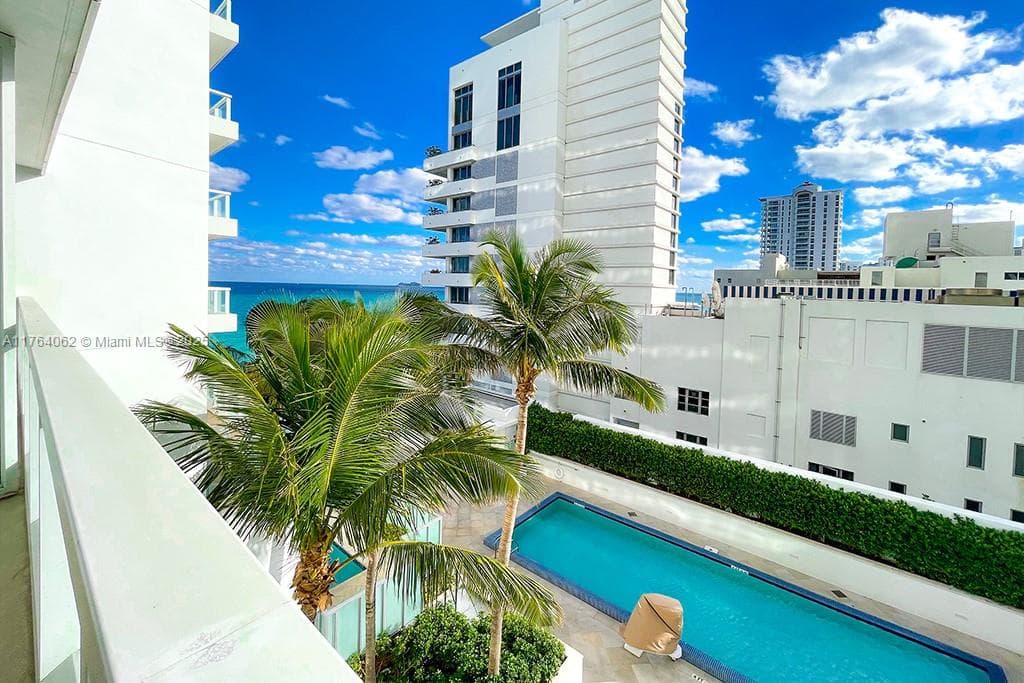 4391 Collins ave 616 photo 1