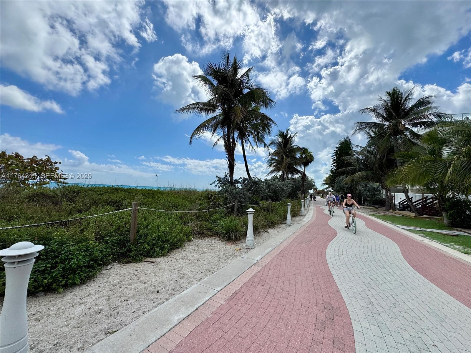 5445 Collins Ave TH-11 photo 10