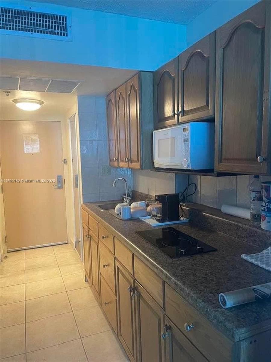 19201 Collins Ave 1022 photo 8