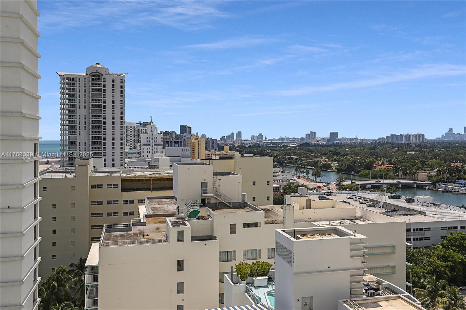 4391 Collins Ave 1415 photo 3