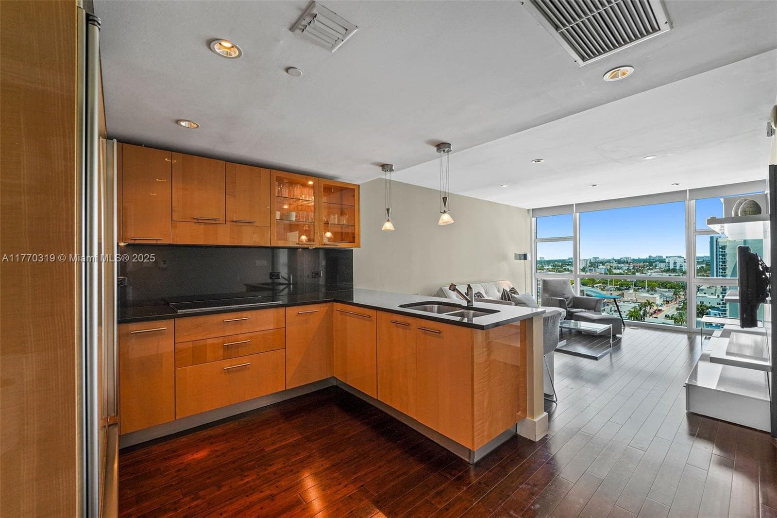 6801 Collins Ave 1214(door1203) photo 4