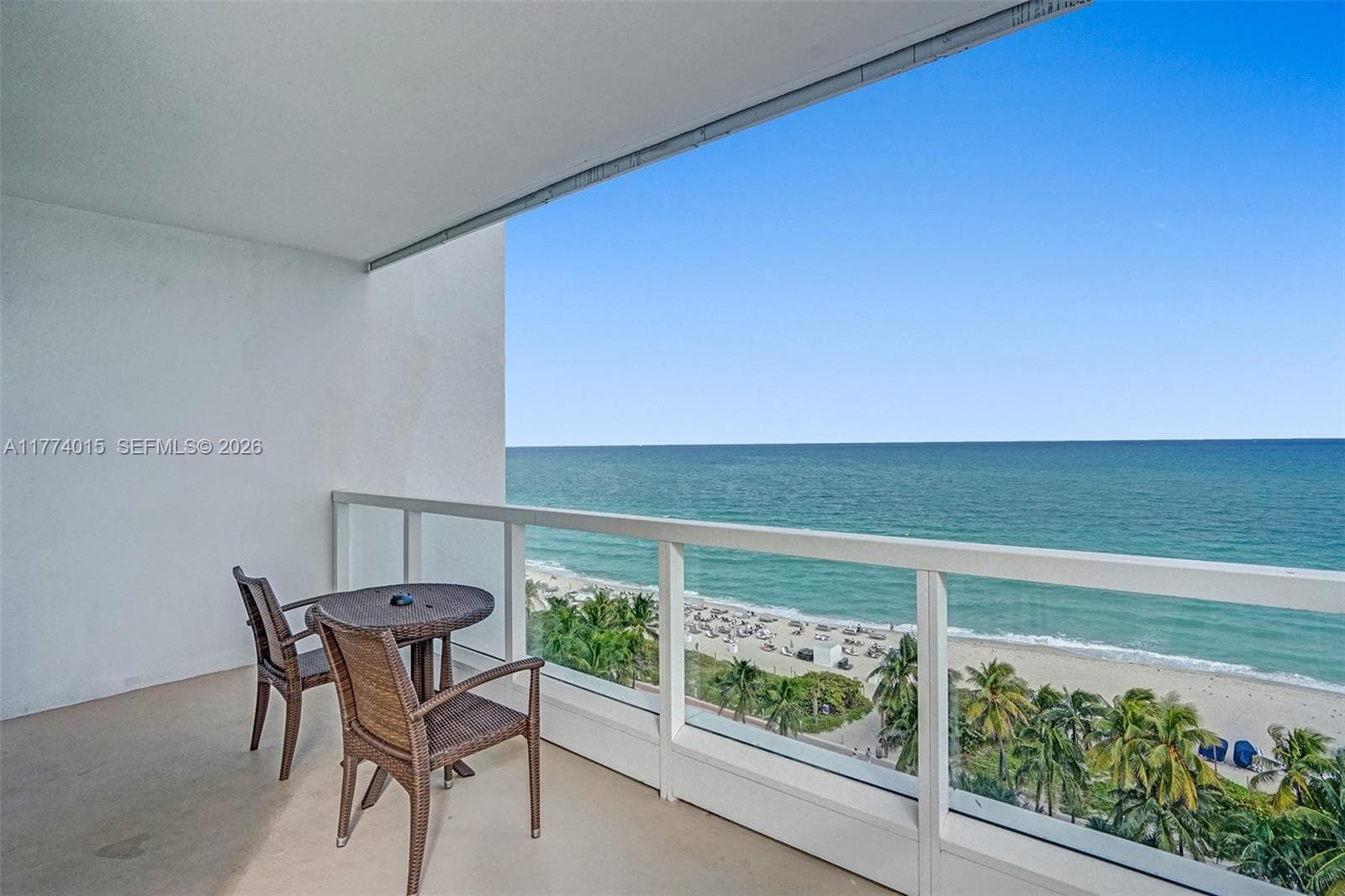 4391 Collins Ave 913/914 photo 5