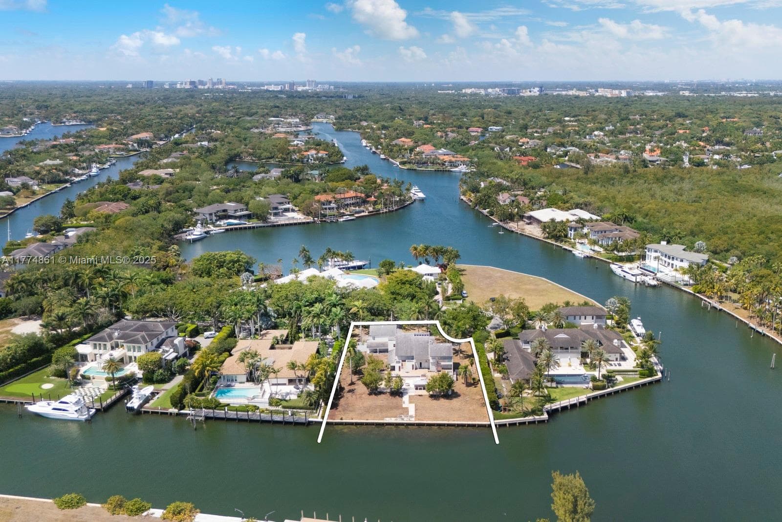 30 Leucadendra Dr photo 2