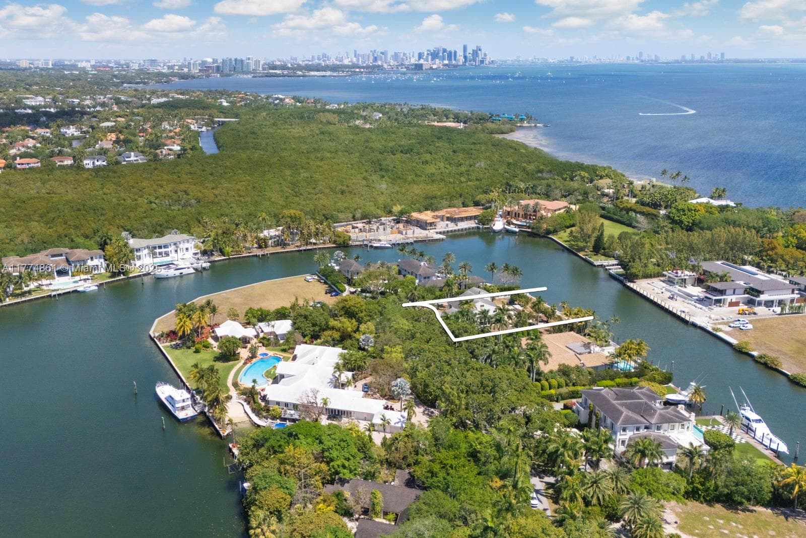 30 Leucadendra Dr photo 3