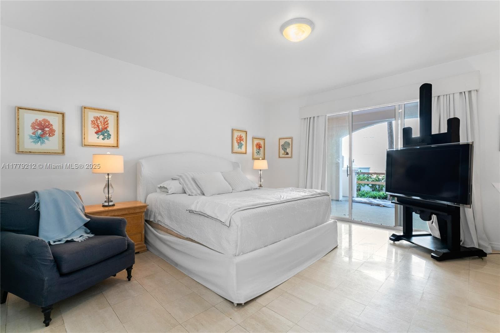 19112 Fisher Island Dr 19112 photo 11
