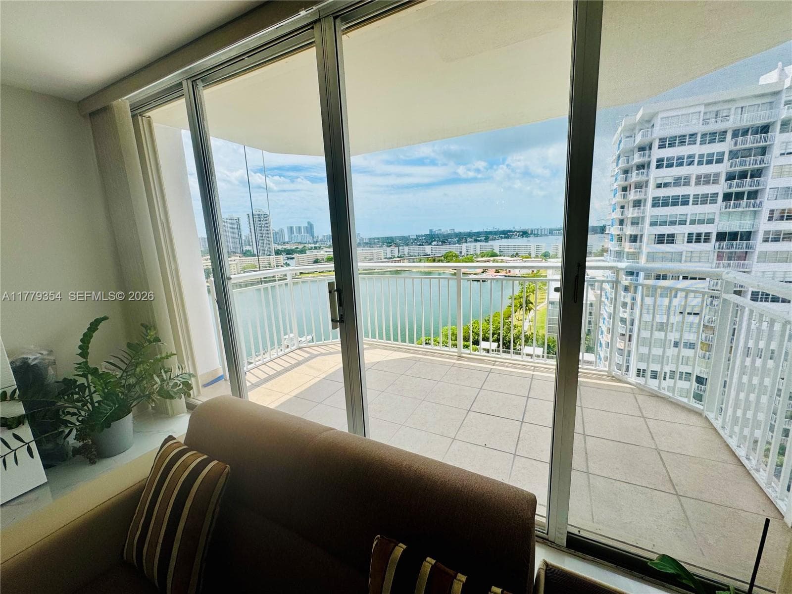 18071 Biscayne Blvd 1503 photo 12