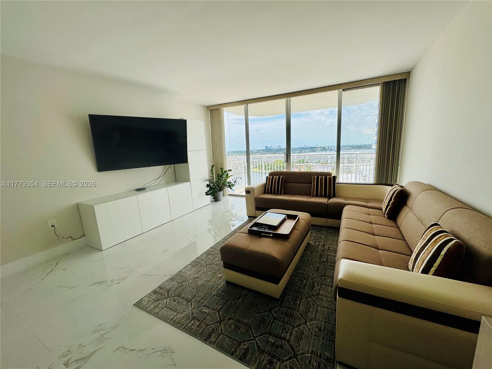 18071 Biscayne Blvd 1503 photo 9