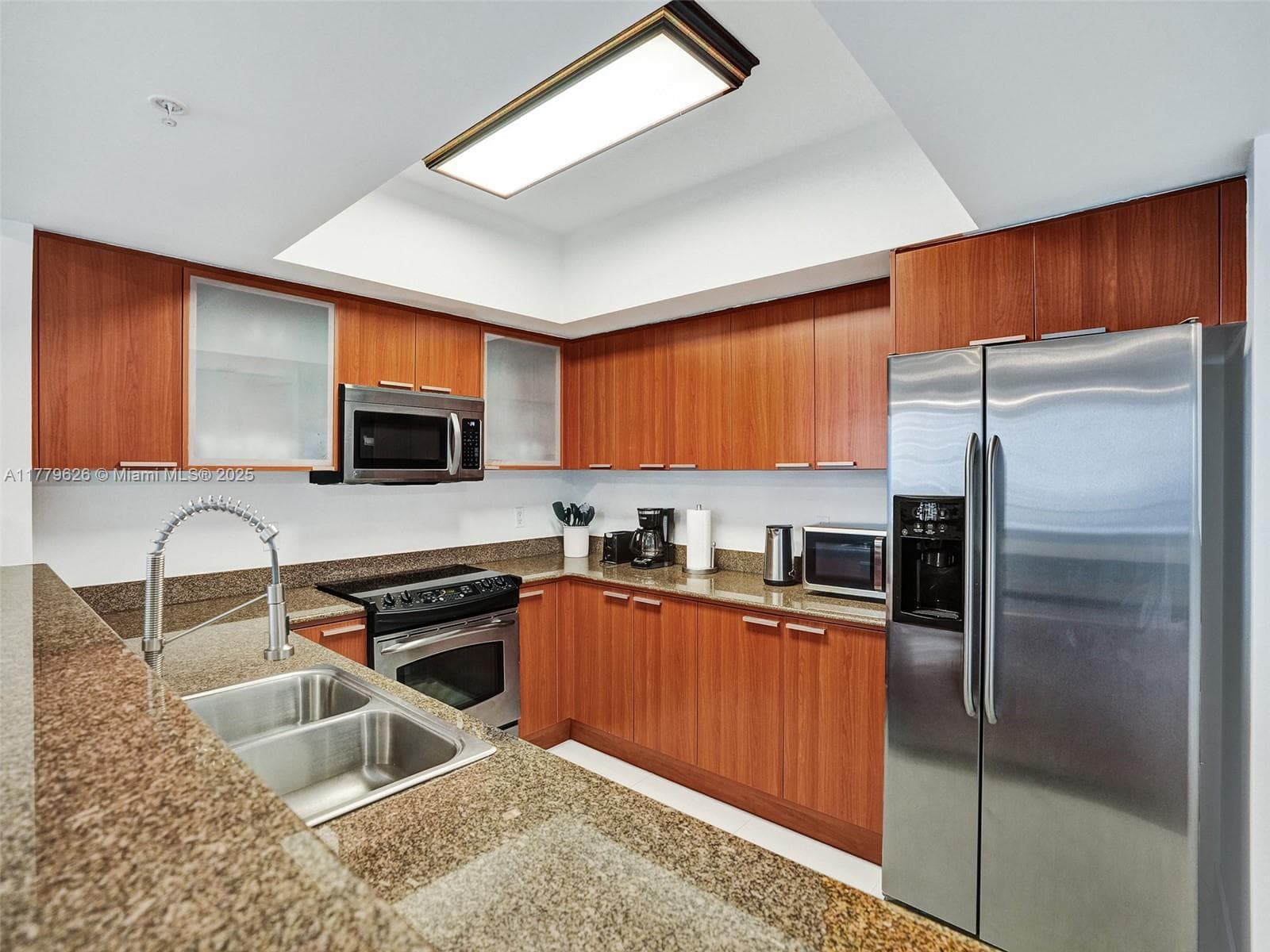 16699 Collins Ave 2305 photo 3