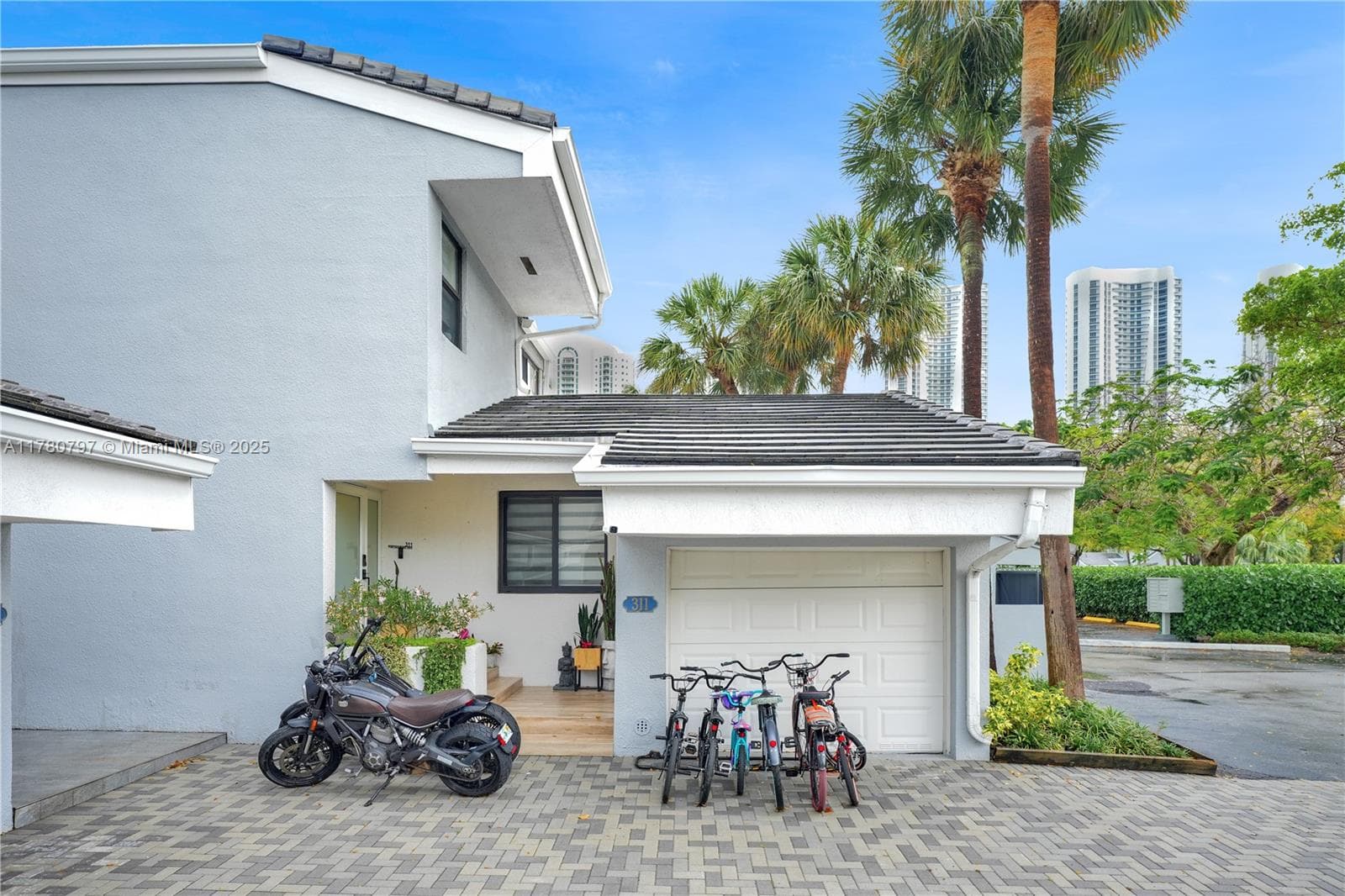 311 Poinciana Dr 801 photo 4