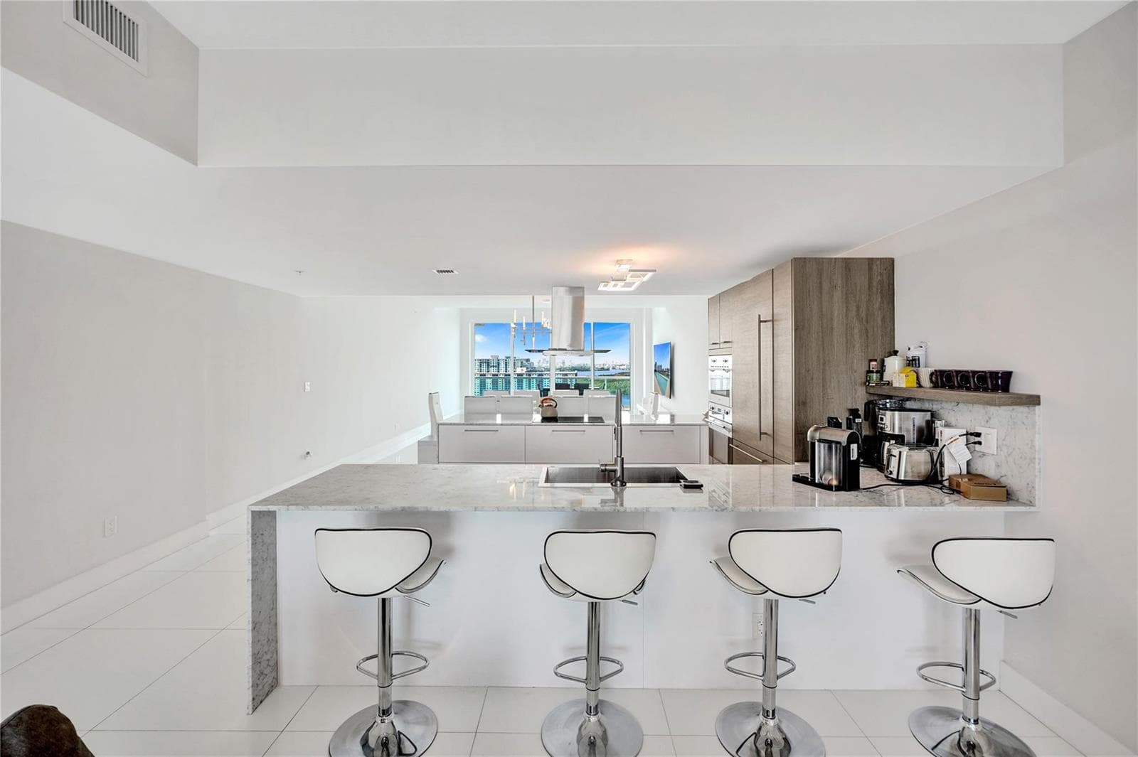 400 Sunny Isles Boulevard 2005 photo 8