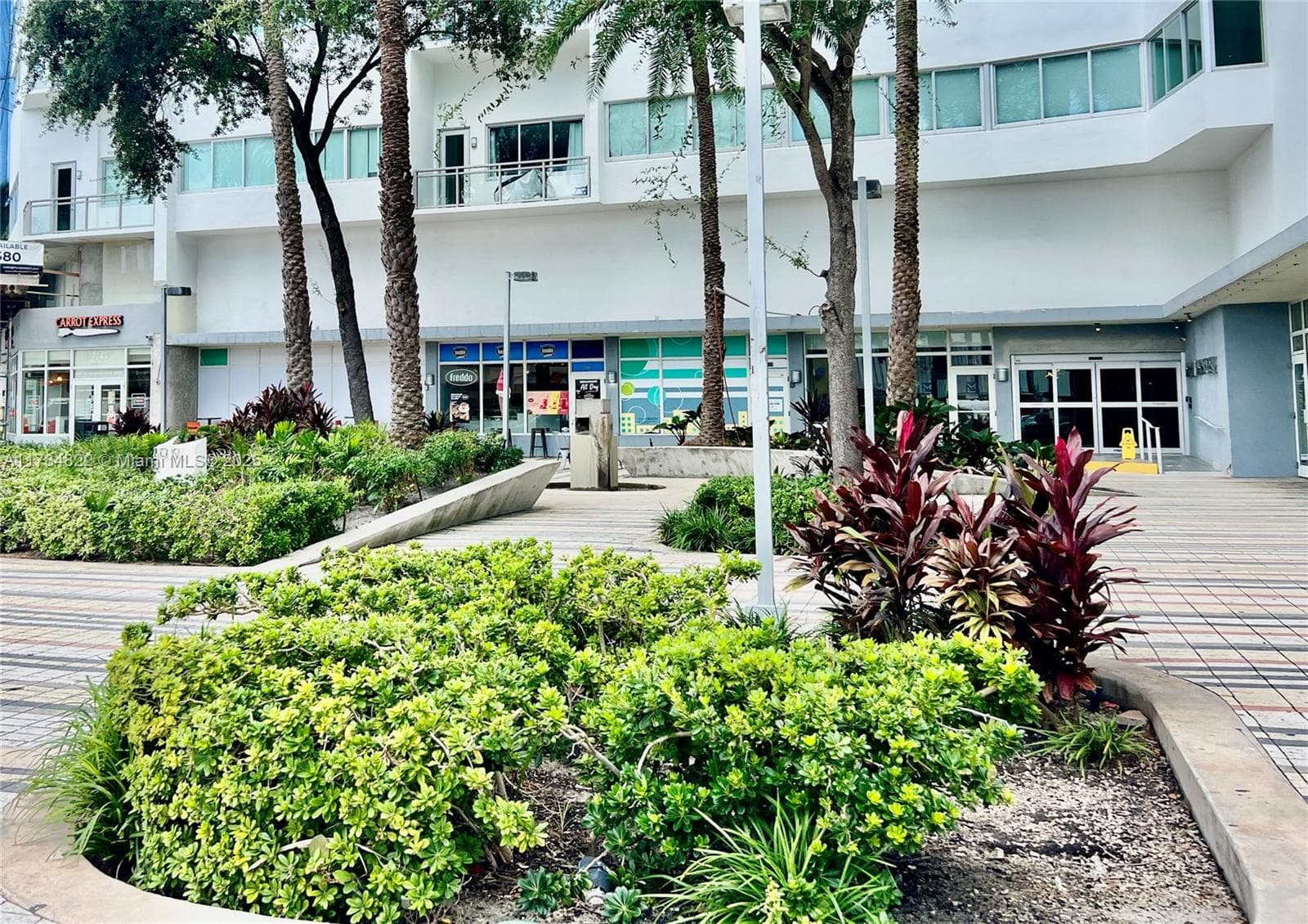 7135 Collins Ave 621 photo 4