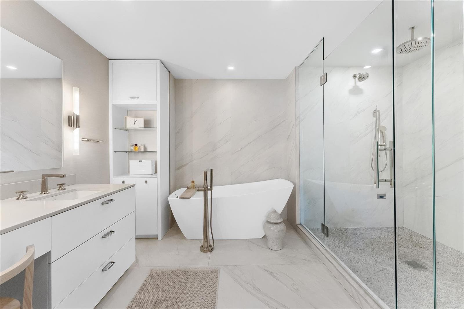 435 Bayshore Drive 702 photo 14