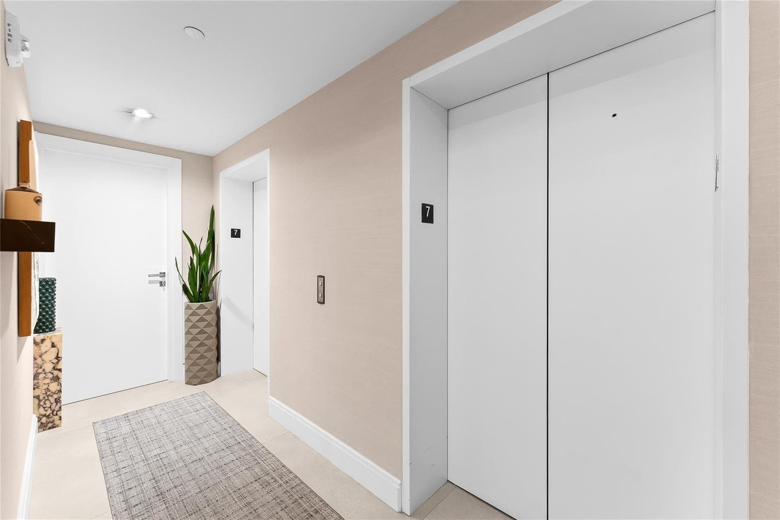 435 Bayshore Drive 702 photo 25