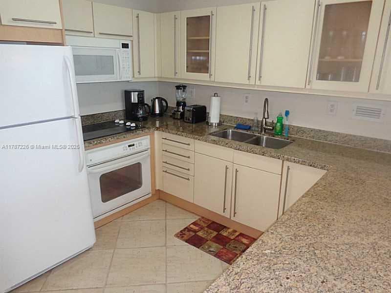 2301 COLLINS AV 1221 (Available JULY 20) photo 17