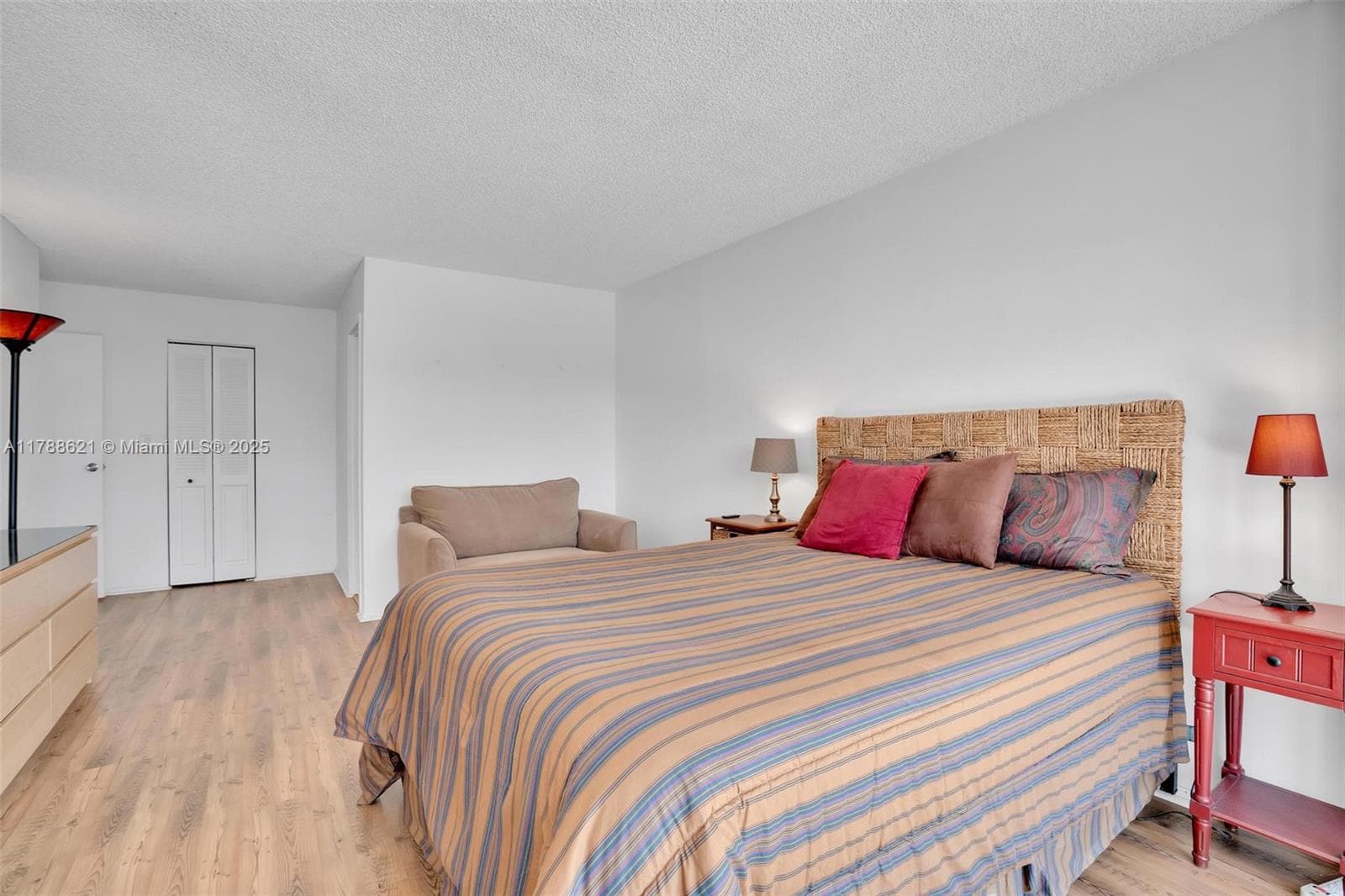 600 Parkview Dr 422(+DEN) photo 23