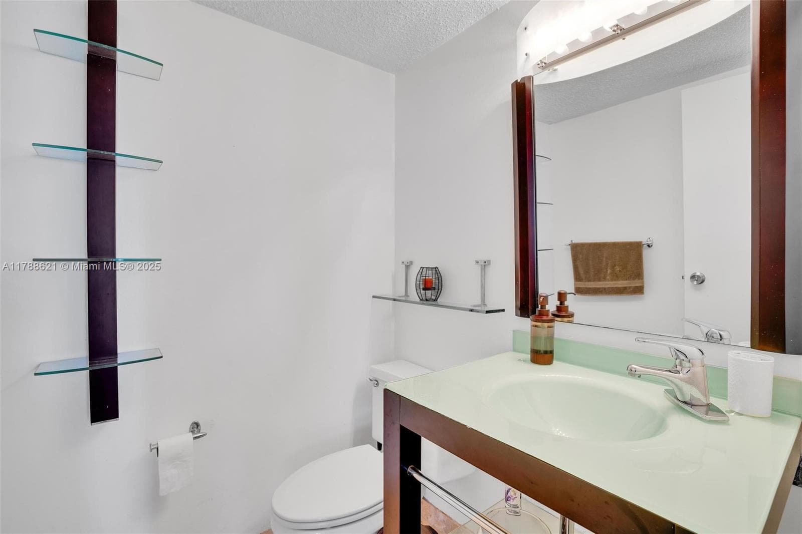 600 Parkview Dr 422(+DEN) photo 9