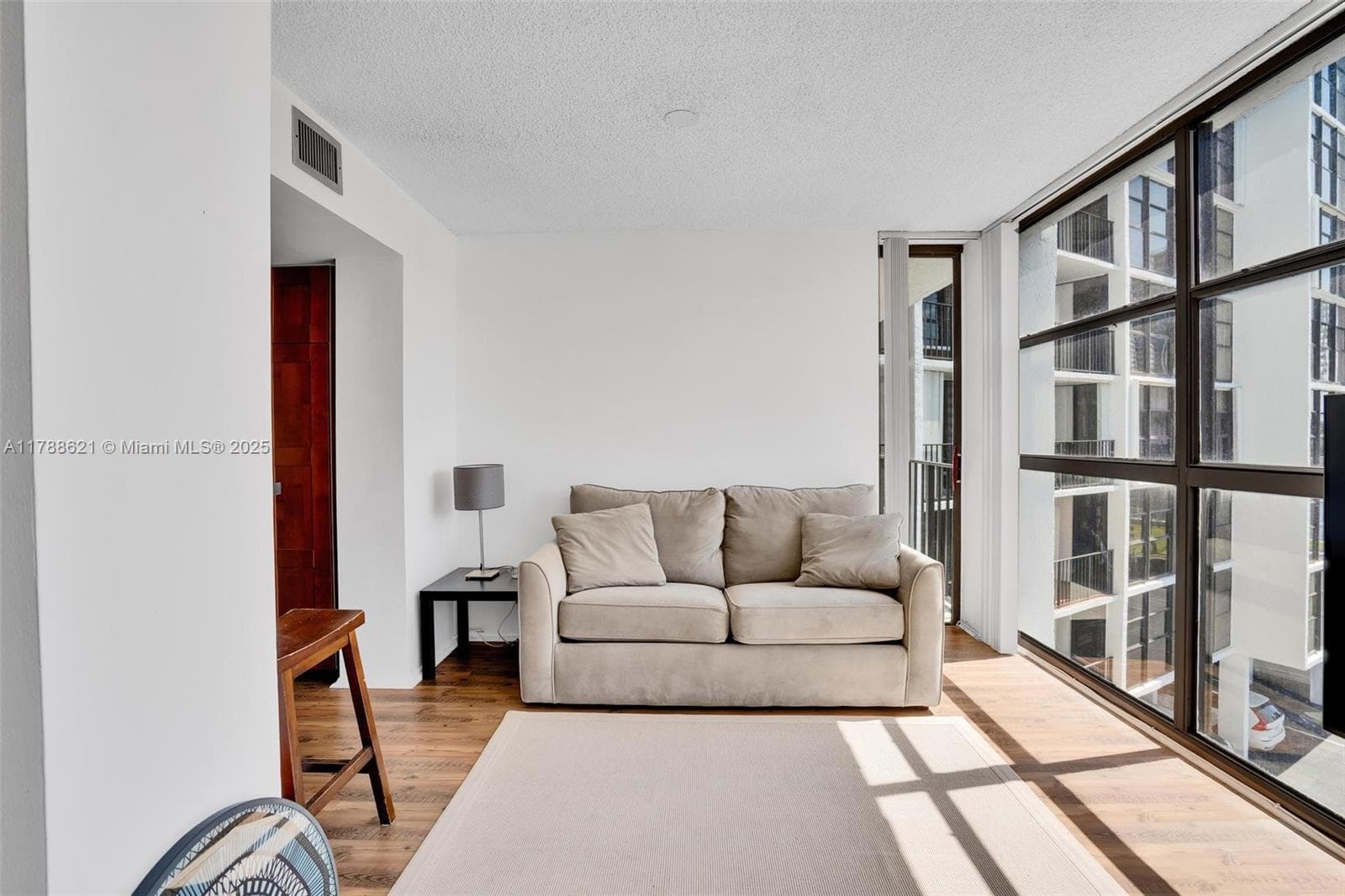 600 Parkview Dr 422(+DEN) photo 21