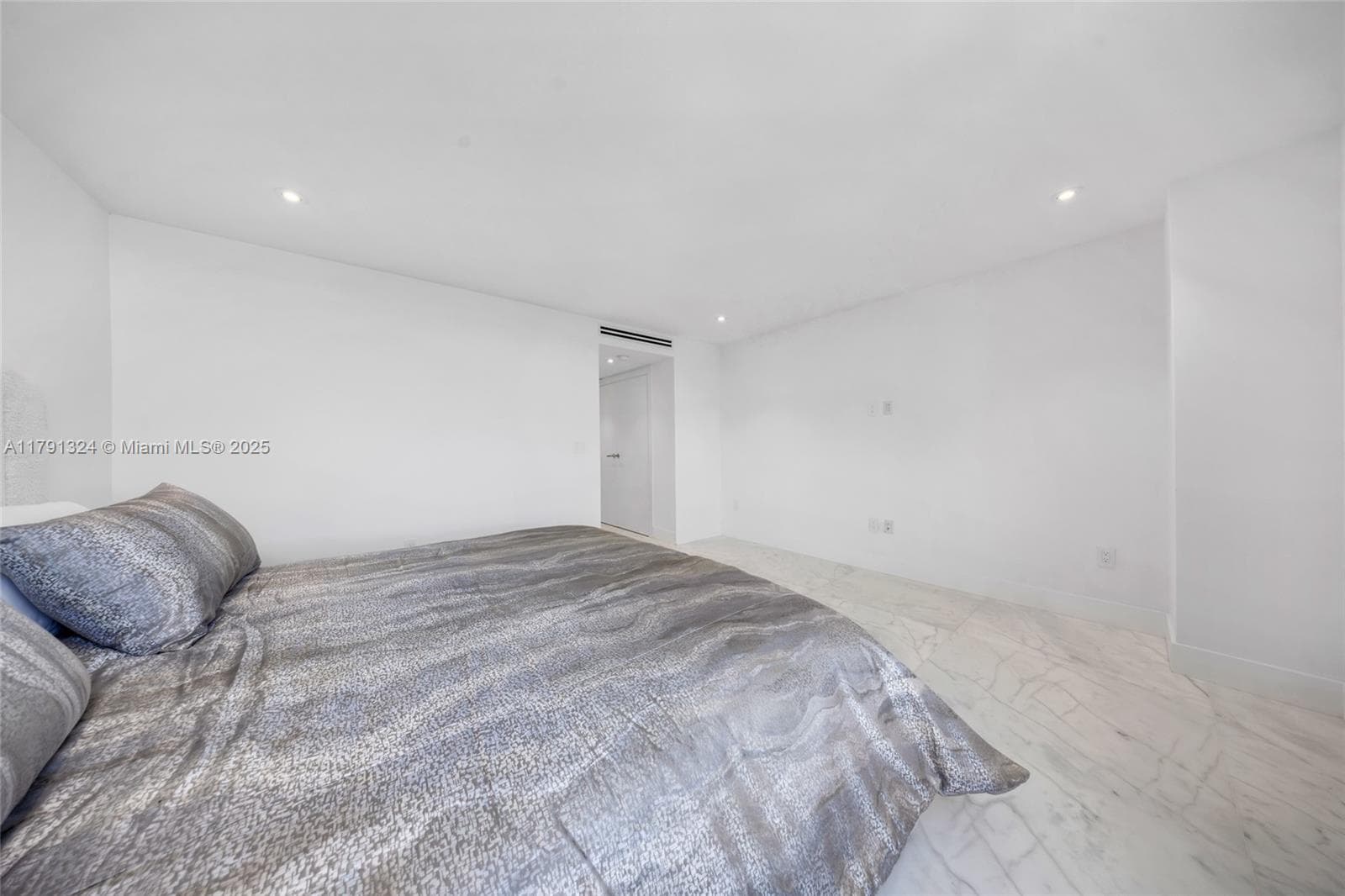9801 Collins Ave 17R photo 23