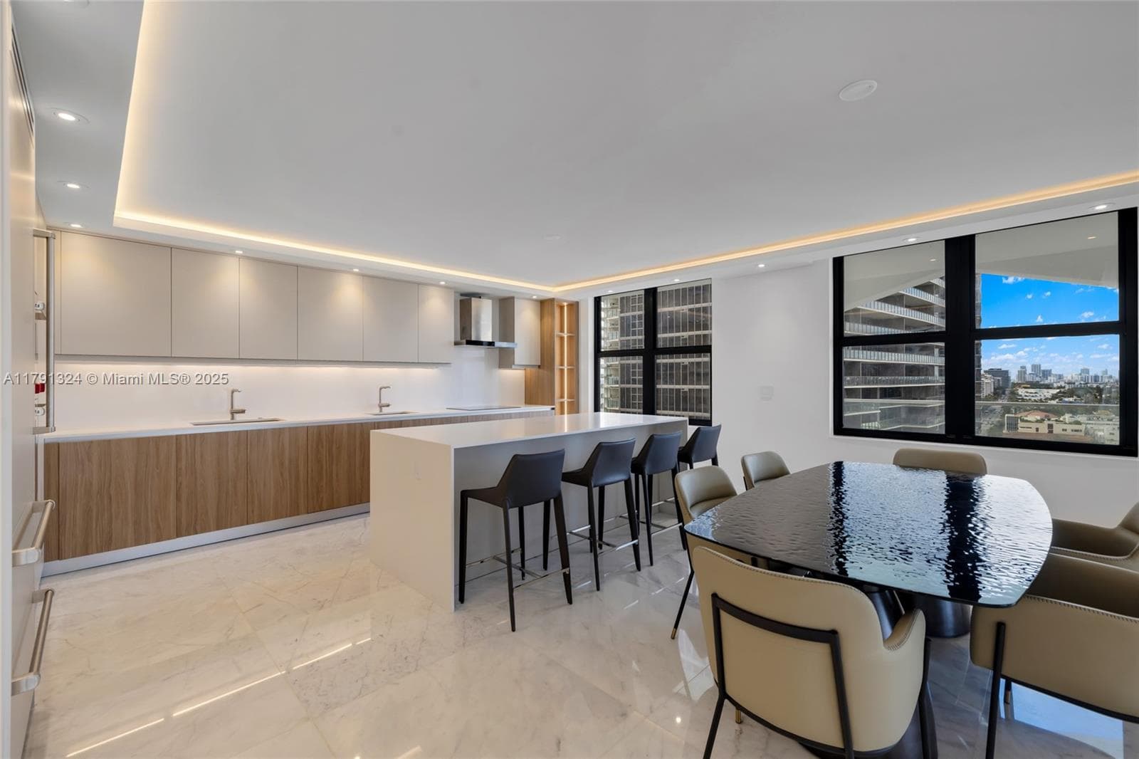 9801 Collins Ave 17R photo 2