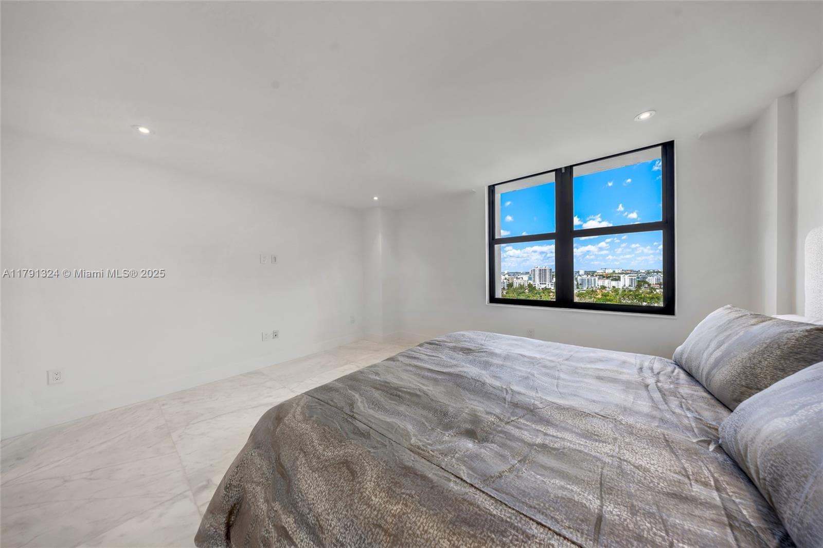 9801 Collins Ave 17R photo 22