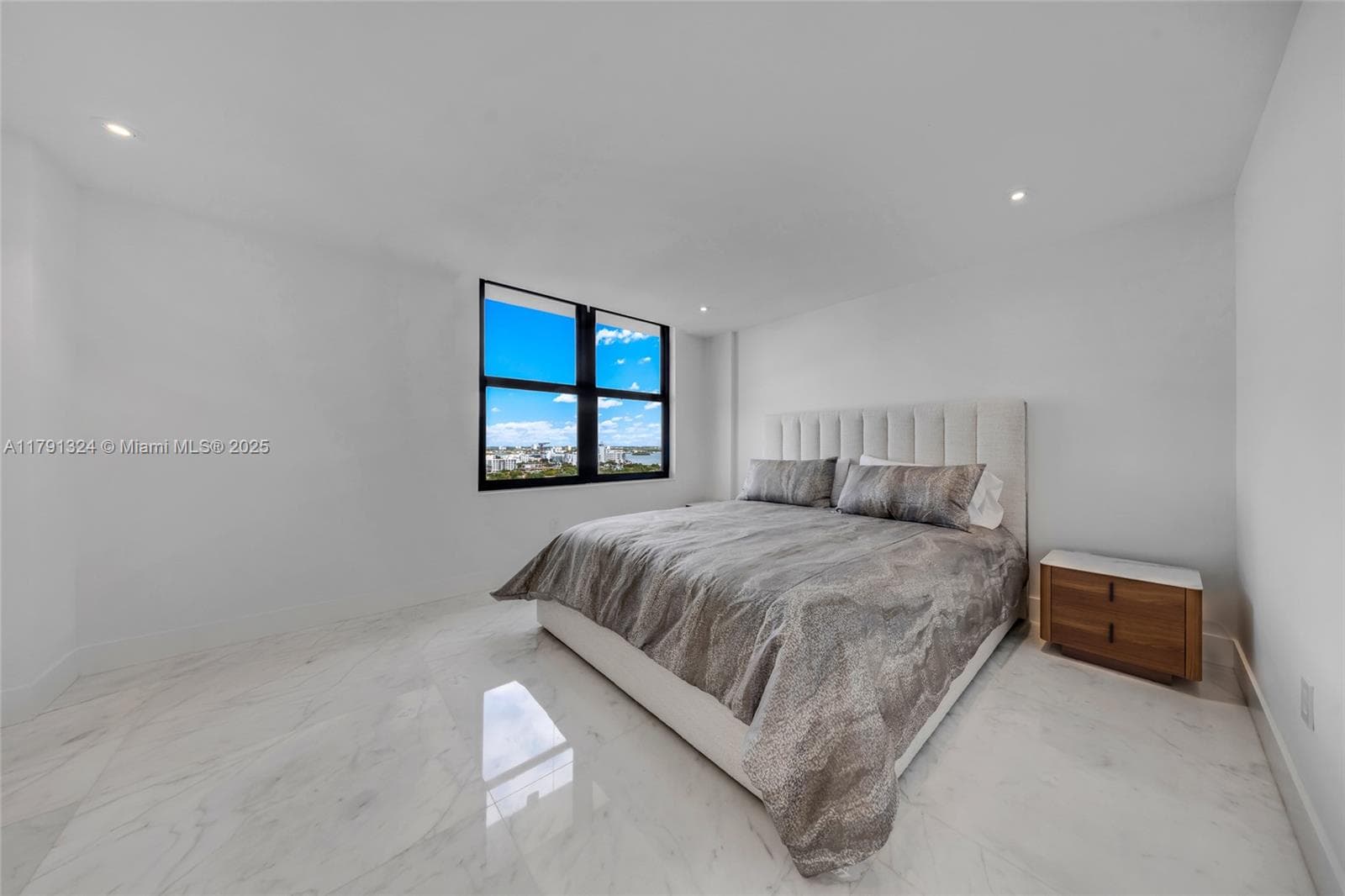 9801 Collins Ave 17R photo 21